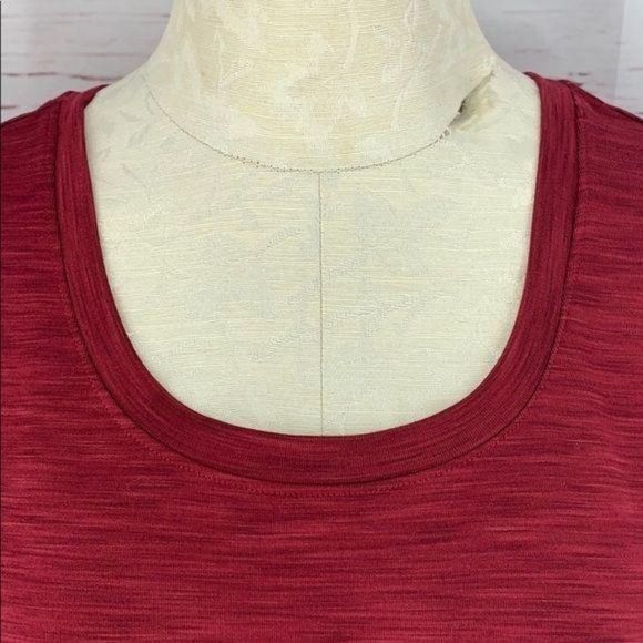 Reebok Woman's Burgundy Rounded Hem Athletic Short Sleeve Shirt Size Medium - Picture 6 of 8